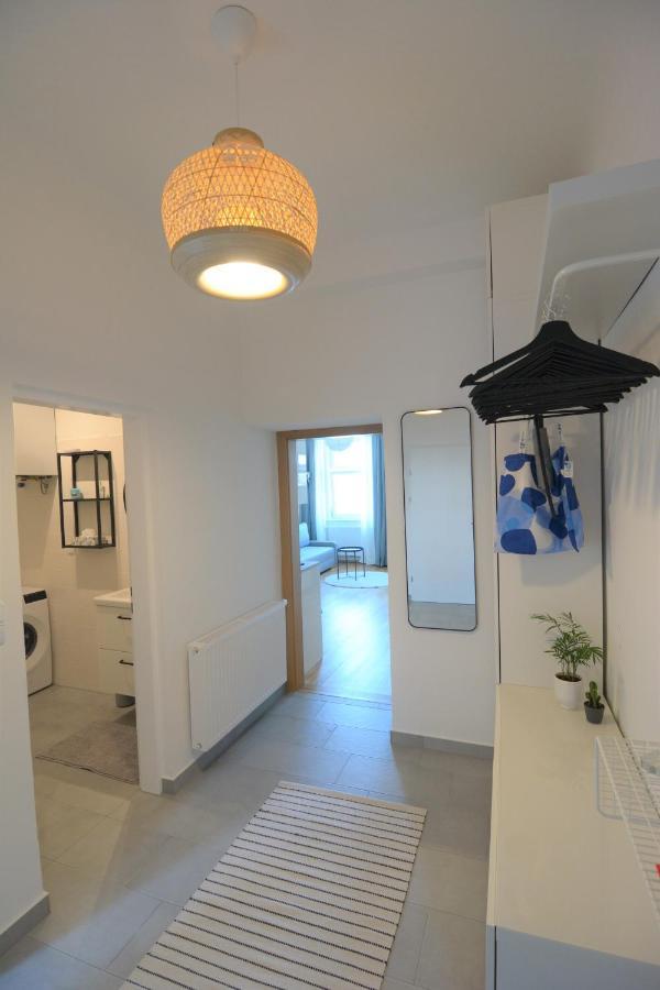 2-rooms; And Relax! Near Main Station * Vienne